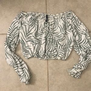 Green and white long sleeve crop top